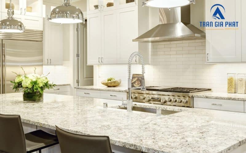 Đá granite bền và chịu lực tốt nên là lựa chọn hàng đầu khi làm mặt bếp